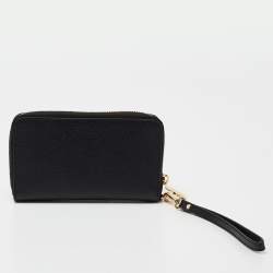 مملوكة مسبقًا Michael Kors Black Leather Zip Around Wristlet Wallet