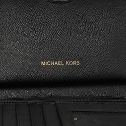 مملوكة مسبقًا Michael Kors Black Leather Zip Around Wristlet Wallet