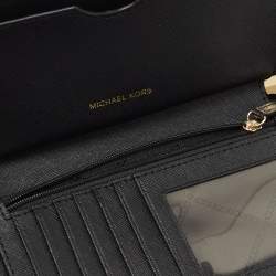 مملوكة مسبقًا Michael Kors Black Leather Zip Around Wristlet Wallet