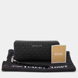 مملوكة مسبقًا محفظة بحمالة معصم مايكل مايكل كورس كانفاس مقوى بشعارالماركة بسحاب مستدير