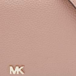 مملوكة مسبقًا Michael Kors Blush Pink Leather Wallet On Strap