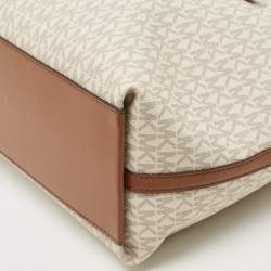 مملوكة مسبقًا Michael Kors White/Brown Signature Coated Canvas and Leather Large Front Zip Chain Tote