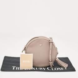 مملوكة مسبقًا Michael Kors Beige Leather Round Crossbody Bag