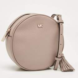 مملوكة مسبقًا Michael Kors Beige Leather Round Crossbody Bag