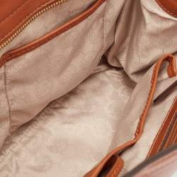 مملوكة مسبقًا حقيبة مايكل كورس سيلما قماش كانفاس وجلد بنية/بيضاء بالشعار مزودة بسحاب