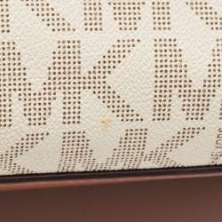 مملوكة مسبقًا حقيبة مايكل كورس سيلما قماش كانفاس وجلد بنية/بيضاء بالشعار مزودة بسحاب