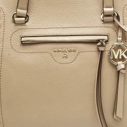مملوكة مسبقًا Michael Kors Beige Leather Medium Studded Carine Tote