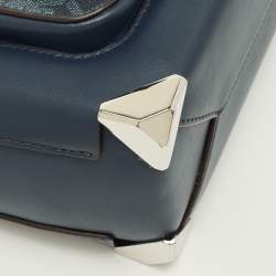 مملوكة مسبقًا حقيبة بيد علوية مايكل كورس مانهاتن متوسطة قماش مغطى بتوقيع أزرق كحلي