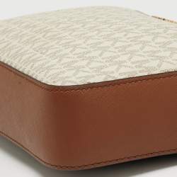 مملوكة مسبقًا Michael Kors Jet Set Camera Brown/Off White Signature Coated Canvas and Leather Crossbody Bag