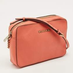 مملوكة مسبقًا Michael Kors Jet Set Camera Peach Leather Crossbody Bag