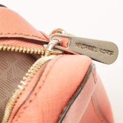 مملوكة مسبقًا Michael Kors Jet Set Camera Peach Leather Crossbody Bag