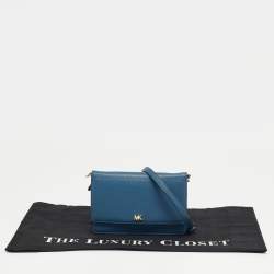 مملوكة مسبقًا حقيبة كروس موبايل مايكل كورس موت جلدية زرقاء