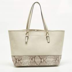 مملوكة مسبقًا Michael Kors Jet Set Off White/Grey Python Embossed and Leather Tote
