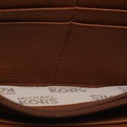 مملوكة مسبقًا محفظة مايكل كورس فولتون جلد بني بقلاّب كونتيننتال