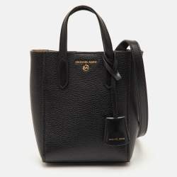 مملوكة مسبقًا حقيبة كروس بودي مايكل كورس سينكلير جلد أسود صغيرة جدًا