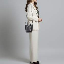 مملوكة مسبقًا حقيبة كروس بودي مايكل كورس سينكلير جلد أسود صغيرة جدًا