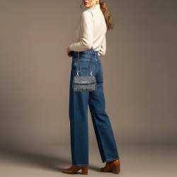 مملوكة مسبقًا حقيبة يد علوية مايكل كورس آفا مدببة جلد أزرق كحلي صغير جدًا