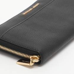 مملوكة مسبقًا Michael Kors Black Leather Zip Around Wallet