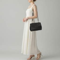 مملوكة مسبقًا حقيبة مايكل كورس أفا جلد رصاصي متوسطة بيد علوية