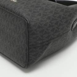 Pre Owned حقيبة مايكل كورس سوري بقماش بشعار بني/أخضر داكن برباط دادءلة