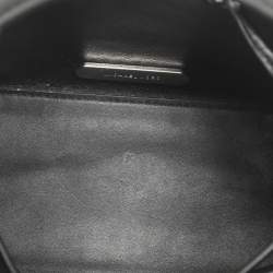 Pre Owned حقيبة مايكل كورس سوري بقماش بشعار بني/أخضر داكن برباط دادءلة