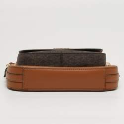 مملوكة مسبقًا حقيبة كروس بودي مايكل كورس 4 في 1 متوسطة بنية بنمط مميز من القماش المطلي والجلد