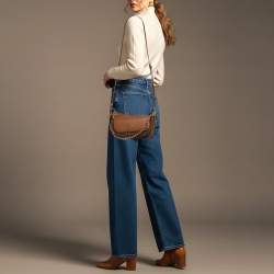 مملوكة مسبقًا حقيبة كروس بودي مايكل كورس 4 في 1 متوسطة بنية بنمط مميز من القماش المطلي والجلد