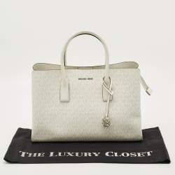 مملوكة مسبقًا Michael kors Ruthie White Signature Coated Canvas Satchel