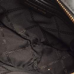 مملوكة مسبقًا حقيبة كروس بودي مايكل كورس جيت ست كاميرا بشرابة قماش مطلي بنقشة توقيع بني/أسود