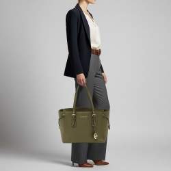 Pre Owned حقيبة مايكل كورس فوياجر متوسطة جلد زيتوني أخضر