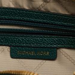 مملوكة مسبقًا Michael Kors Jet Set Camera Green Leather Crossbody Bag