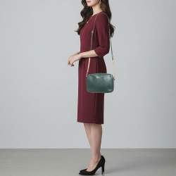 مملوكة مسبقًا Michael Kors Jet Set Camera Green Leather Crossbody Bag