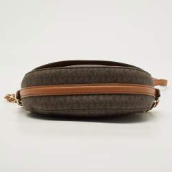 مملوكة مسبقًا Michael Kors Jet Set Charm Half Dome Brown/Tan Signature Coated Canvas and Leather Crossbody Bag