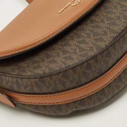مملوكة مسبقًا Michael Kors Jet Set Charm Half Dome Brown/Tan Signature Coated Canvas and Leather Crossbody Bag