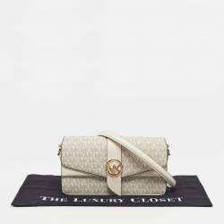 مملوكة مسبقًا حقيبة يد مايكل كورس جرينيتش قماش مكسو بنقشة شعار وجلد أبيض فاتح متوسطة