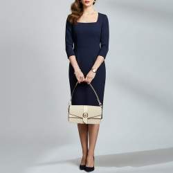 مملوكة مسبقًا حقيبة يد مايكل كورس جرينيتش قماش مكسو بنقشة شعار وجلد أبيض فاتح متوسطة