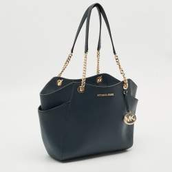 مملوكة مسبقًا Michael Kors Jet Set Chain Navy Blue Leather Bag