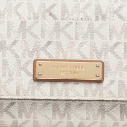 مملوكة مسبقًا Michael Kors Logo White Signature Coated Canvas Trifold Wallet