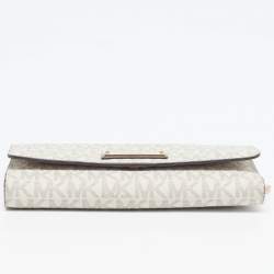 مملوكة مسبقًا Michael Kors Logo White Signature Coated Canvas Trifold Wallet