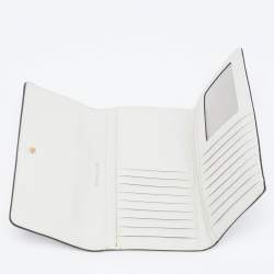 مملوكة مسبقًا Michael Kors Logo White Signature Coated Canvas Trifold Wallet