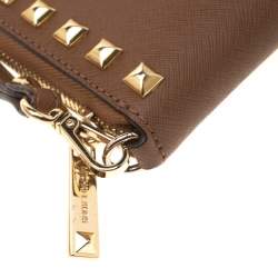 مملوكة مسبقًا Michael Kors Brown Saffiano Leather Studded Selma Wristlet