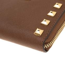 مملوكة مسبقًا Michael Kors Brown Saffiano Leather Studded Selma Wristlet
