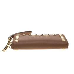 مملوكة مسبقًا Michael Kors Brown Saffiano Leather Studded Selma Wristlet
