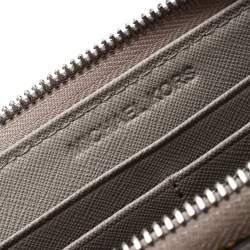 Pre Owned محفظة مايكل كورس جلد سافيانو رصاصي بسحاب محيط