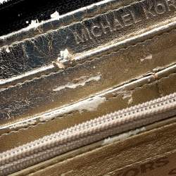 مملوكة مسبقًا Michael Kors Black Signature Canvas Zip Around Wallet