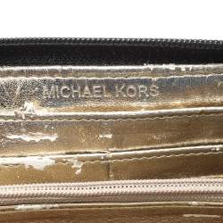 مملوكة مسبقًا Michael Kors Black Signature Canvas Zip Around Wallet