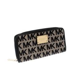 مملوكة مسبقًا Michael Kors Black Signature Canvas Zip Around Wallet