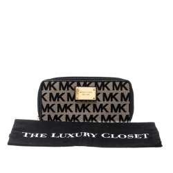 مملوكة مسبقًا Michael Kors Black Signature Canvas Zip Around Wallet