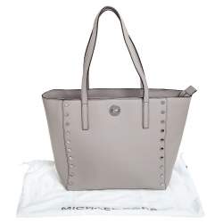 مملوكة مسبقًا Michael Kors Grey Leather Rivington Studded Tote
