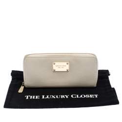 مملوكة مسبقًا محفظة مايكل كورس سحاب ملتف جت ست جلد بيج فاتحة